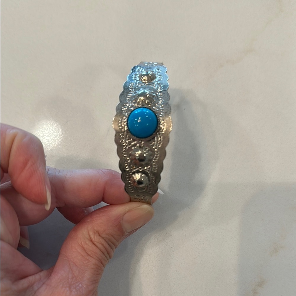 Cuff Bracelet Silver & Turquoise Colored Native Amer Etched Detail Adjustable - Picture 3 of 10